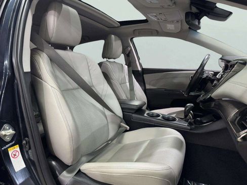 Used 2018 Toyota Avalon Limited image 42