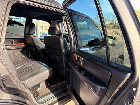 Used 2015 Lincoln Navigator Sport Utility 4D image 21