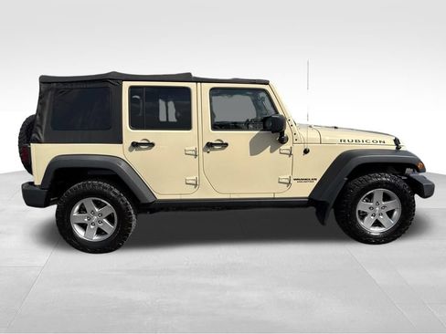 Used 2012 Jeep Wrangler Unlimited Rubicon w/ Connectivity Group AWD/4WD image 7