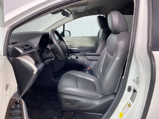 Used 2023 Toyota Sienna LE FWD image 12