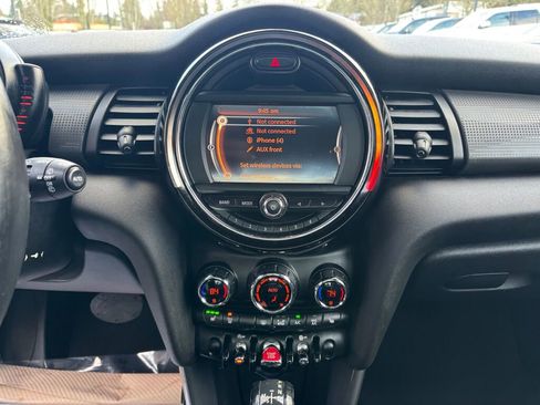 Used 2016 MINI Cooper 4-Door Hardtop image 16