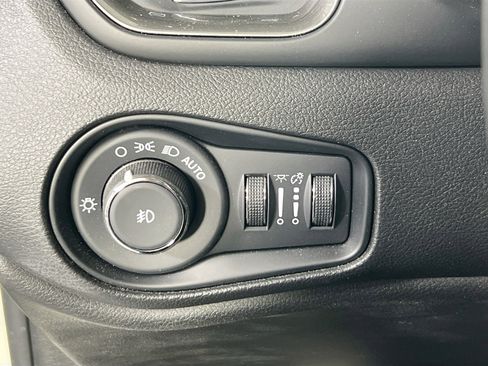 Used 2022 Jeep Renegade Latitude w/ Convenience Group image 10