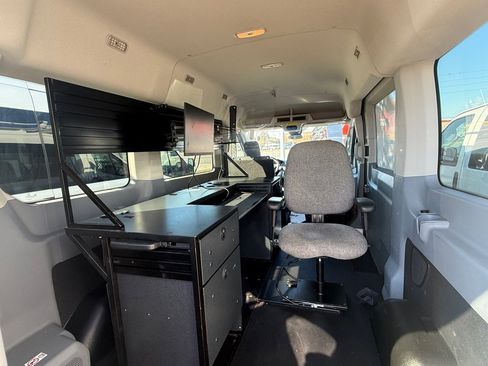 Used 2019 Ford Transit 150 XLT RWD image 7