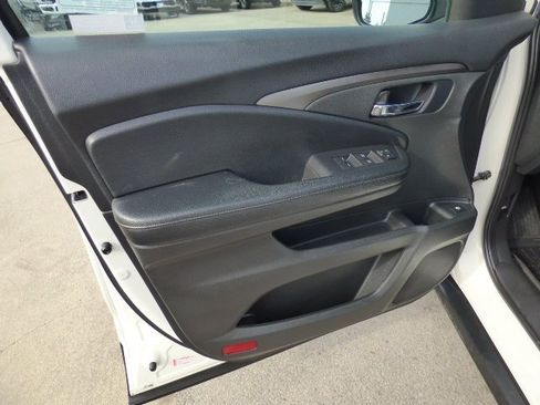 Used 2019 Honda Pilot LX image 29