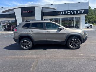 Used 2020 Jeep Cherokee Trailhawk w/ Comfort/Convenience Group AWD/4WD video 2