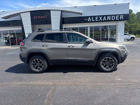 Used 2020 Jeep Cherokee Trailhawk w/ Comfort/Convenience Group AWD/4WD image 2