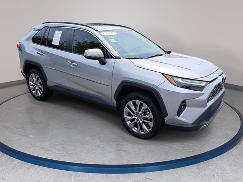 Used 2022 Toyota RAV4 Limited AWD/4WD image 3