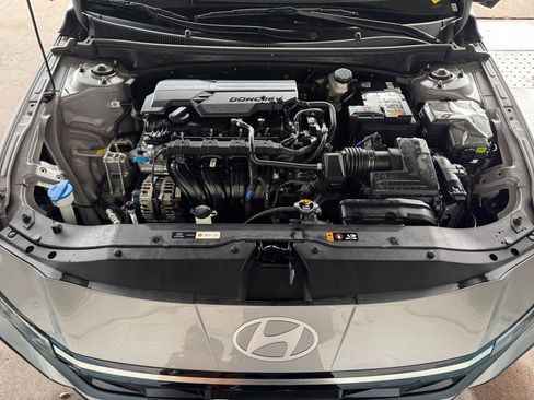 Used 2025 Hyundai Elantra SEL image 32
