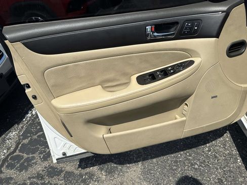 Used 2011 Hyundai Genesis 4.6 RWD image 17
