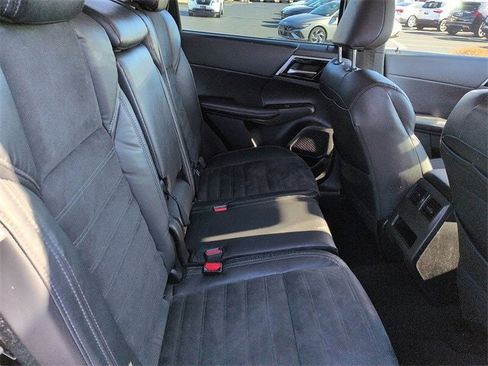 Used 2022 Mitsubishi Outlander SE image 10