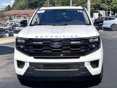 Certified 2025 Ford Expedition Max Active RWD image 3