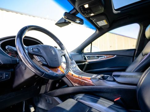 Used 2018 Lincoln MKX Reserve w/ Driver Assistance Package image 5