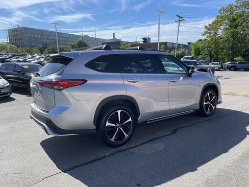 Used 2022 Toyota Highlander XSE AWD/4WD image 8