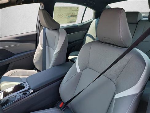 Used 2025 Toyota Camry SE w/ Convenience Package FWD image 13