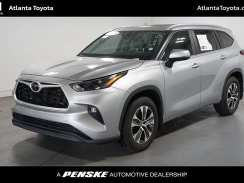Used 2024 Toyota Highlander XLE FWD image 1