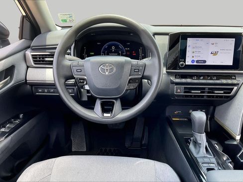 Used 2026 Toyota Camry LE w/ Convenience Package FWD image 6