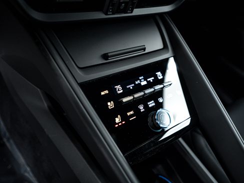 New 2025 Porsche Macan 4S Electric image 20