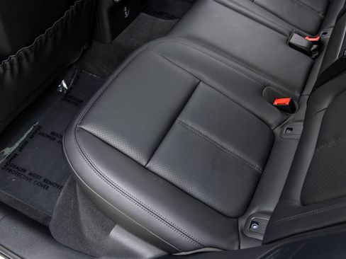 Certified 2026 Porsche Macan AWD/4WD image 45