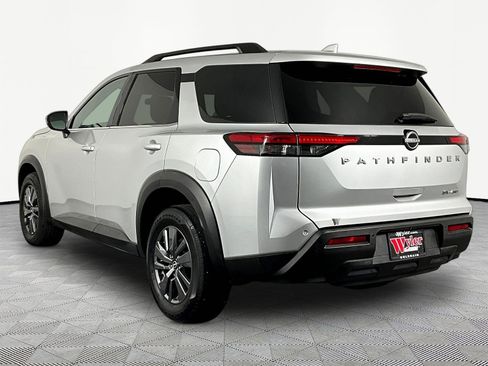 Used 2022 Nissan Pathfinder SV AWD/4WD image 4