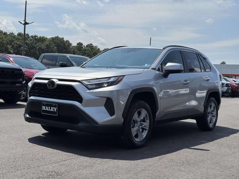 Used 2025 Toyota RAV4 XLE AWD/4WD image 24