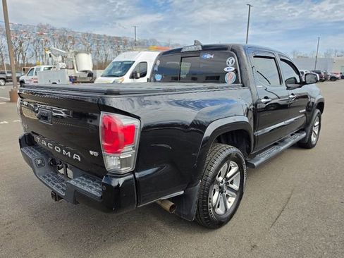 Used 2017 Toyota Tacoma Limited w/ Tow Package image 6
