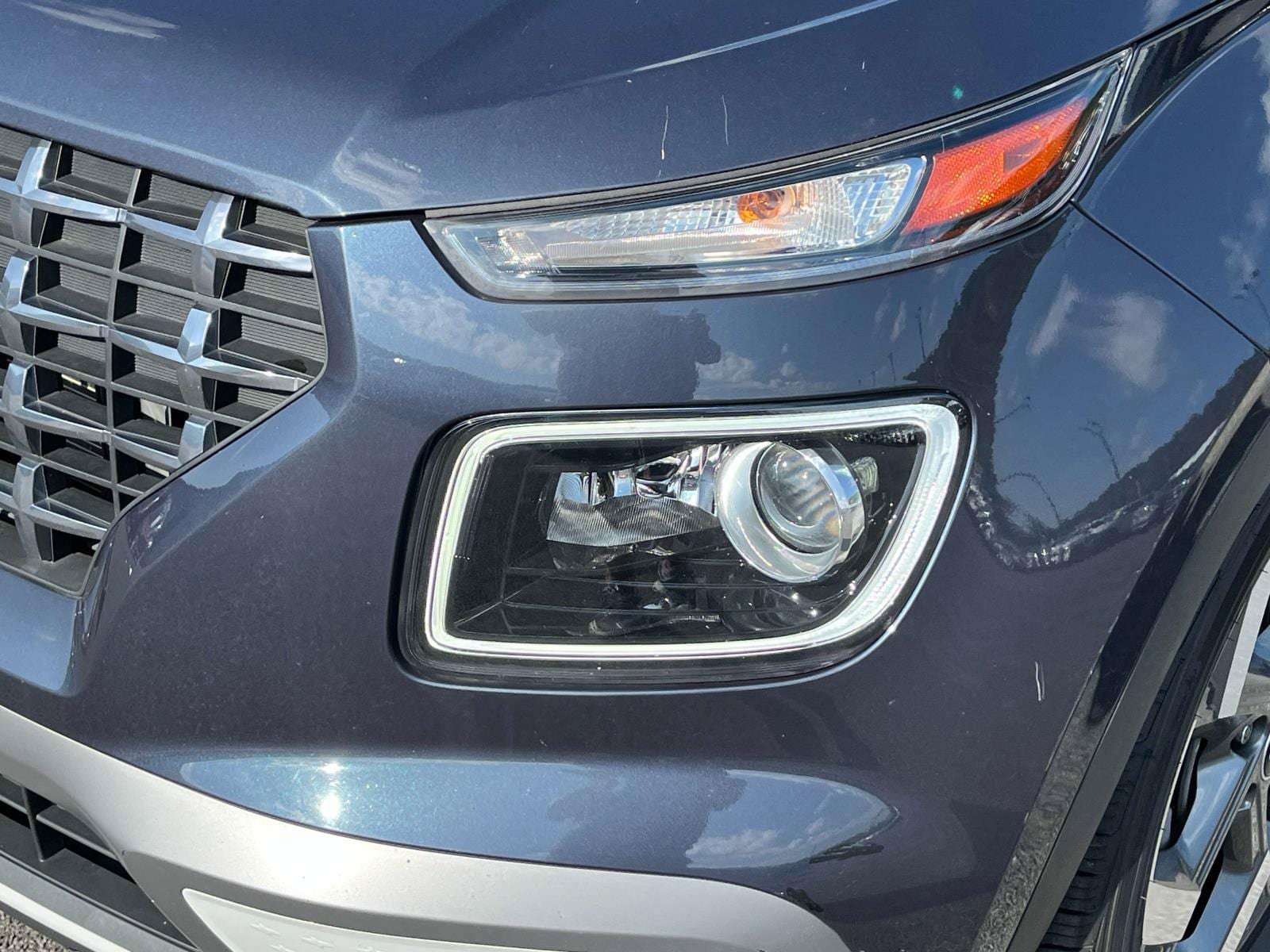 Used 2022 Hyundai Venue Limited FWD image 9