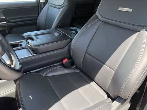 Used 2025 Ford Expedition Platinum AWD/4WD image 11