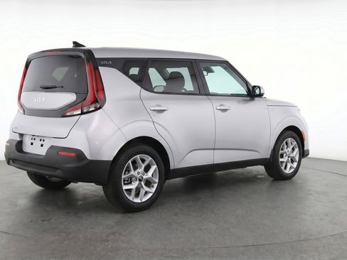 Used 2025 Kia Soul LX w/ LX Technology Package FWD image 9