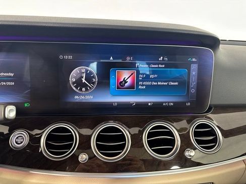 Used 2020 Mercedes-Benz E 350 4MATIC Sedan image 5