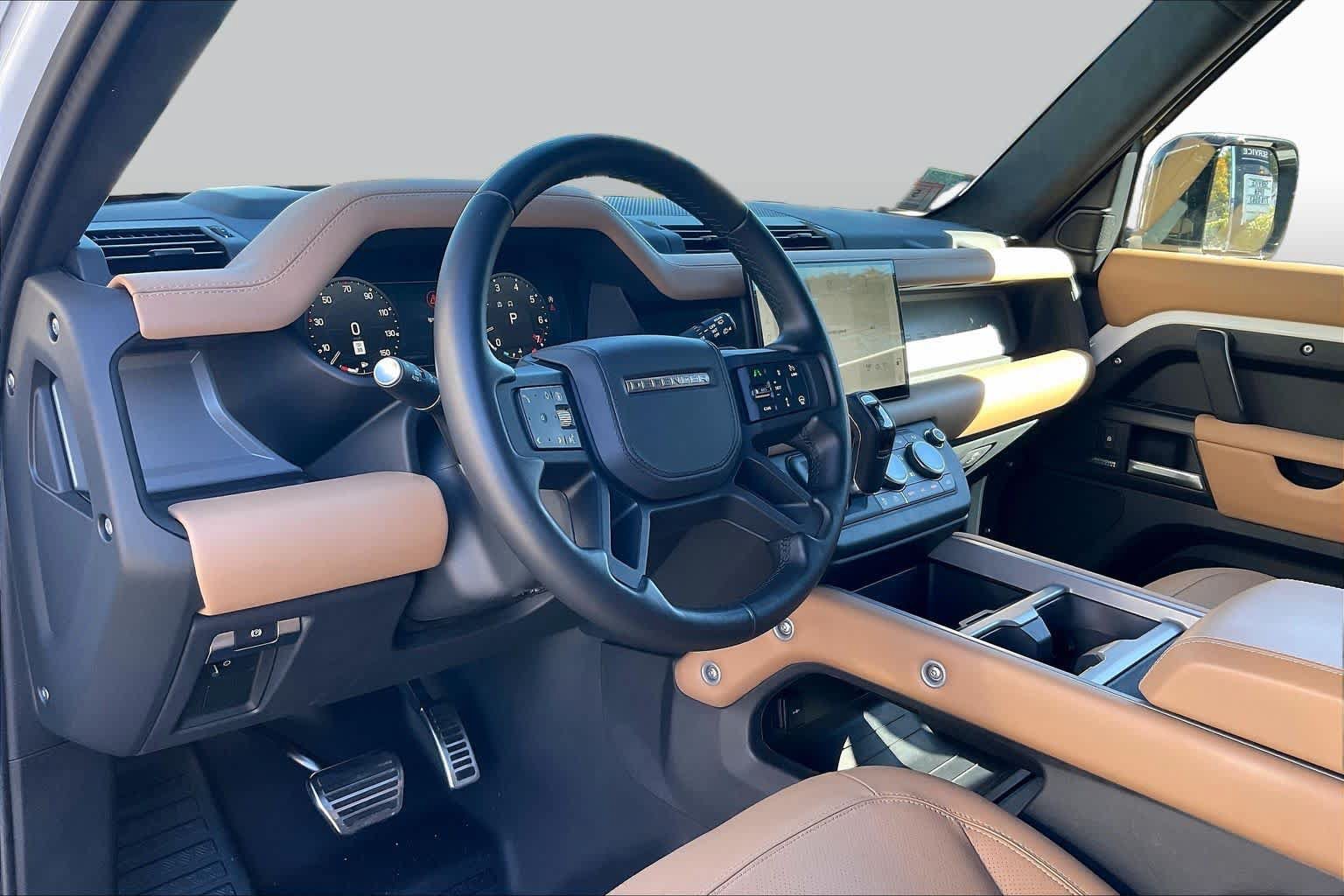Used 2025 Land Rover Defender 110 V8 AWD/4WD image 16