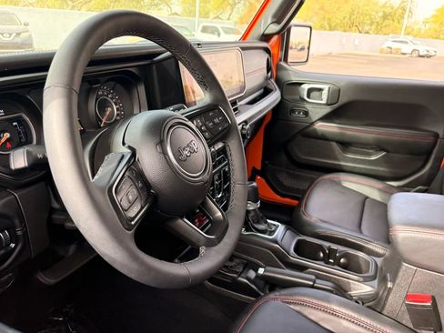 Used 2025 Jeep Gladiator Rubicon AWD/4WD image 17