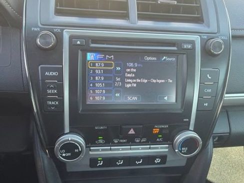Used 2013 Toyota Camry SE FWD image 3