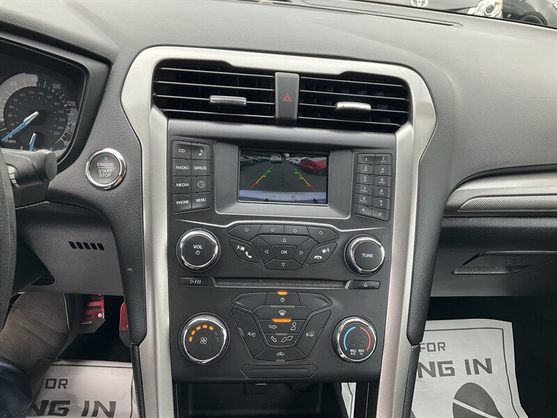 Used 2018 Ford Fusion SE FWD image 28