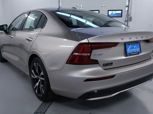Used 2024 Volvo S60 B5 Core image 5