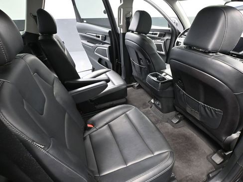 Used 2025 Kia Telluride S AWD/4WD image 47