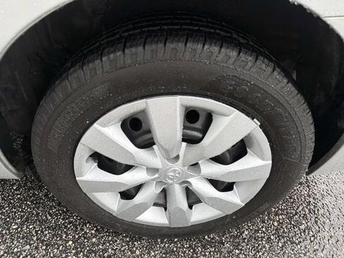 Used 2015 Toyota Corolla LE FWD image 28
