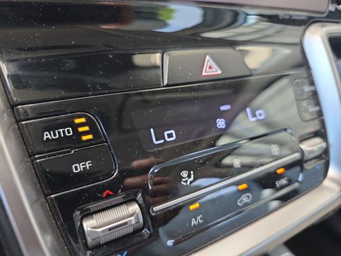 Certified 2023 Kia Sorento EX w/ Panoramic Sunroof Package FWD image 16