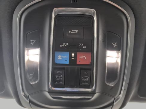 Used 2024 Jeep Grand Cherokee Altitude AWD/4WD image 18
