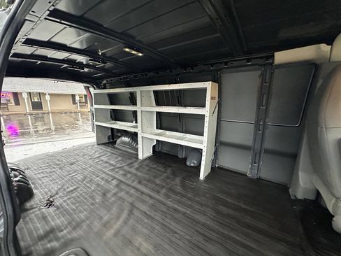 Used 2017 Chevrolet Express 3500 Extended RWD image 16