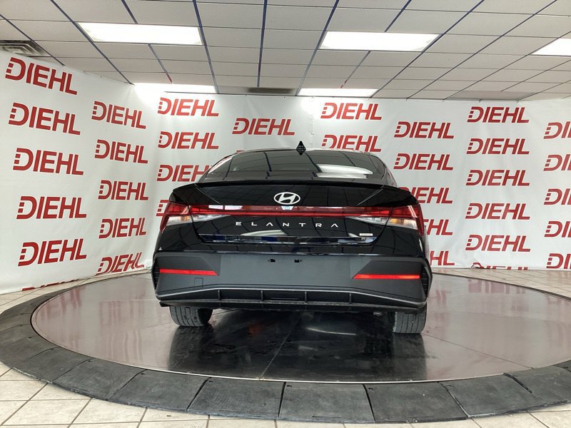 New 2026 Hyundai Elantra SEL FWD image 6