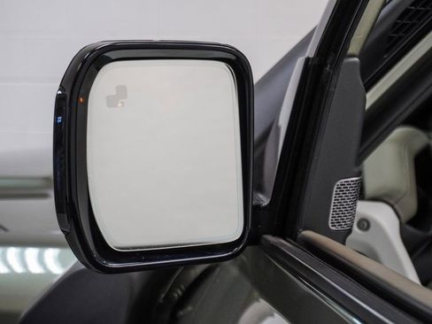 Used 2022 Land Rover Defender 90 X-Dynamic HSE image 41