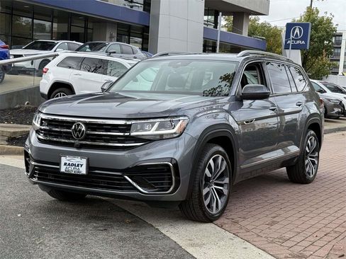 Used 2022 Volkswagen Atlas SEL Premium image 3