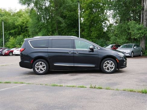 Used 2021 Chrysler Pacifica Limited w/ Premium & Safety Sphere Group AWD/4WD image 8