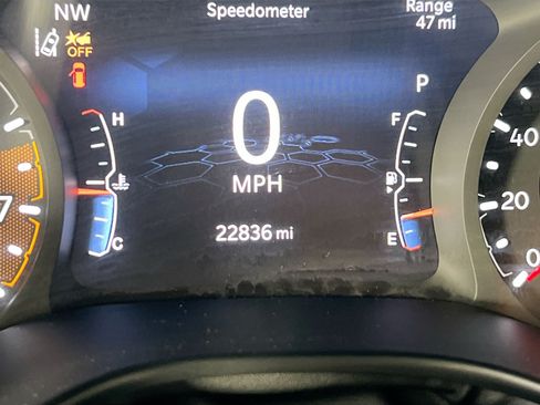 Used 2022 Jeep Compass Trailhawk w/ Trailhawk Convenience Group AWD/4WD image 12