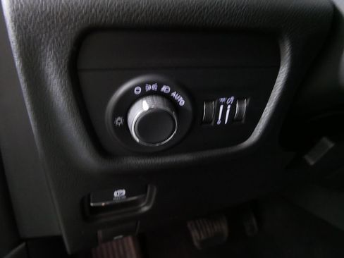 Used 2025 Jeep Grand Cherokee Altitude AWD/4WD image 17