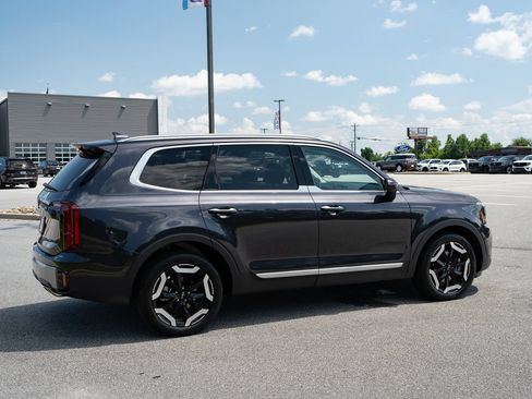 Used 2025 Kia Telluride S FWD image 10