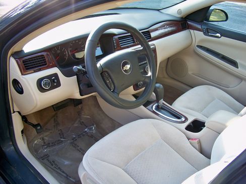 Used 2009 Chevrolet Impala LT image 28
