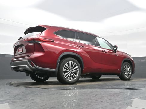 Used 2021 Toyota Highlander Platinum image 34