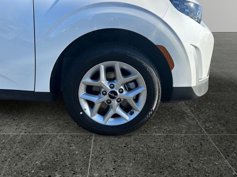 Used 2025 Kia Soul LX image 9
