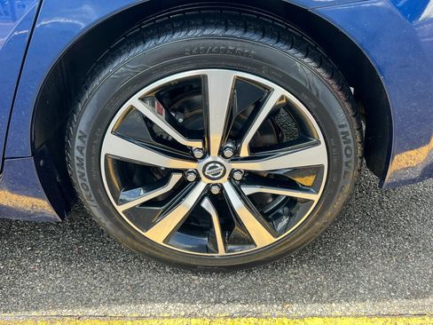 Used 2021 Nissan Maxima 3.5 SV w/ Floor Mat Group FWD image 10